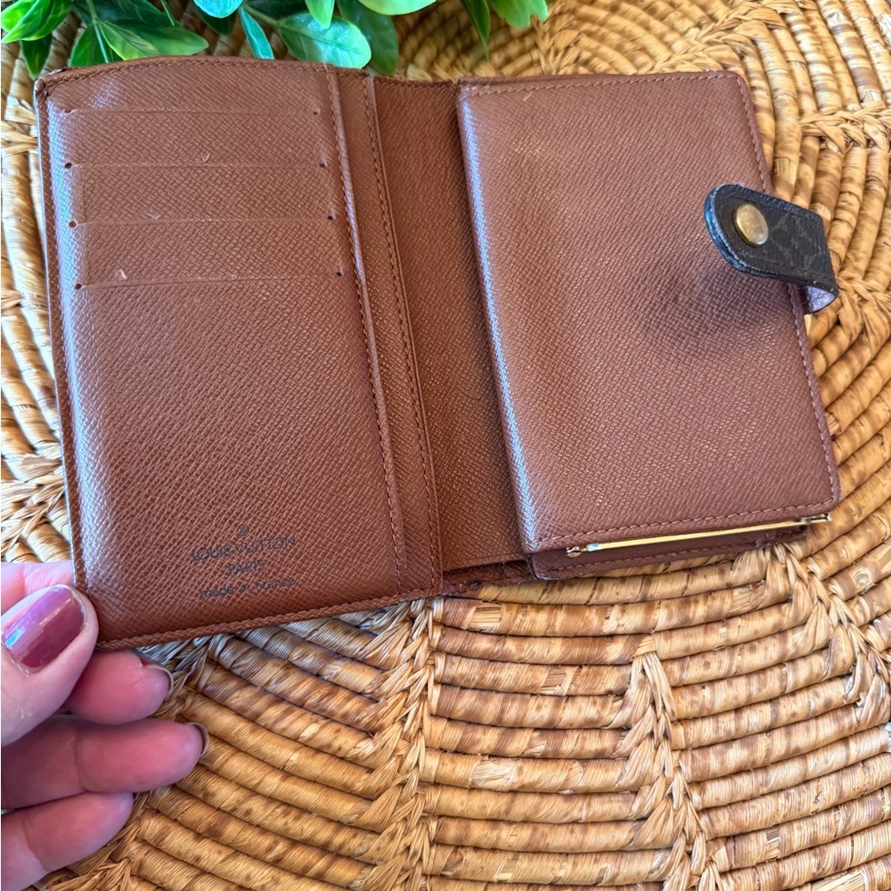 Louis Vuitton Dark Brown Monogram Wallet with Kisslock - Picture 6 of 17